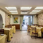 Hotel Ratonda Centrum 4*