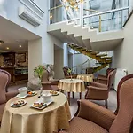 Ratonda Centrum فندق