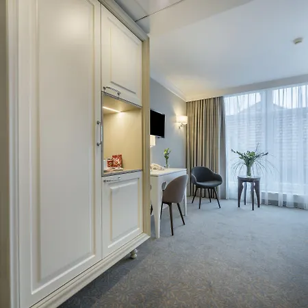 Hotel Ratonda Centrum 4*