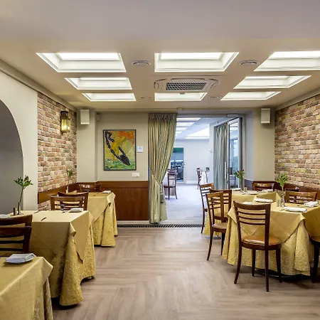 Szálloda Ratonda Centrum 4*