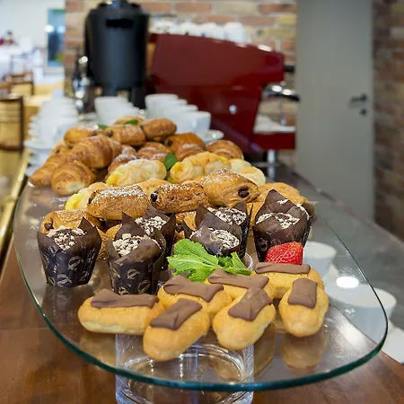 Ratonda Centrum Hotel 4*