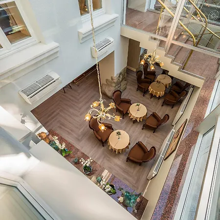 Ratonda Centrum 4*