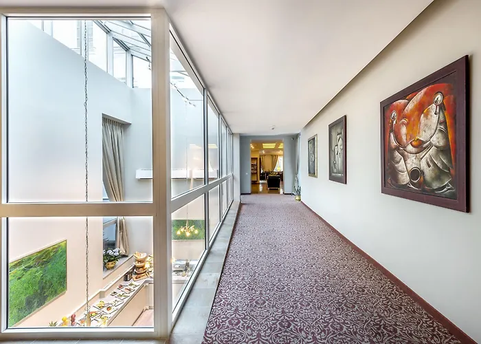 Hotel Ratonda Centrum 4*