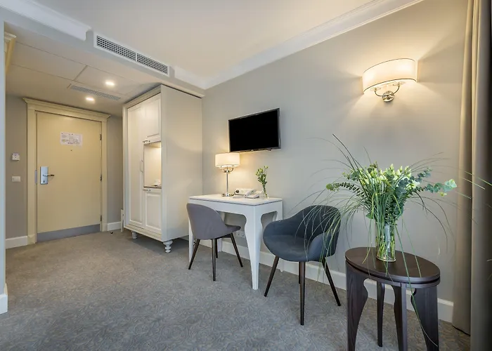 拉顿达中心酒店 4*