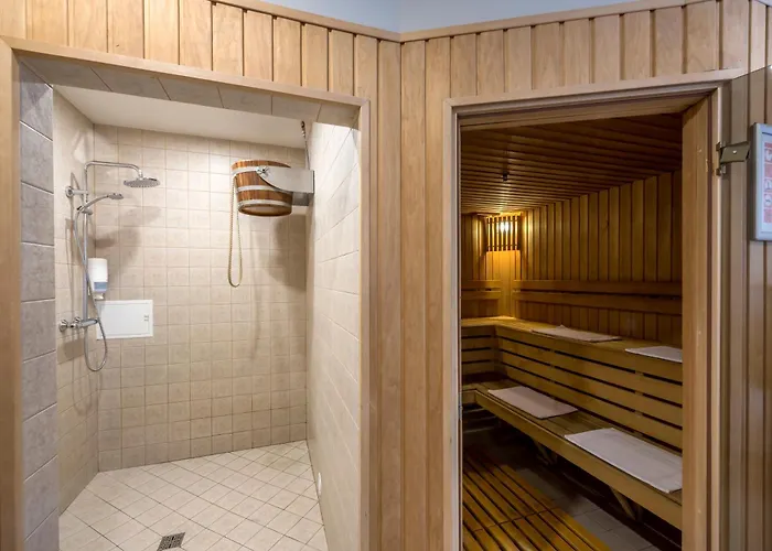 Ratonda Centrum Hotel 4*