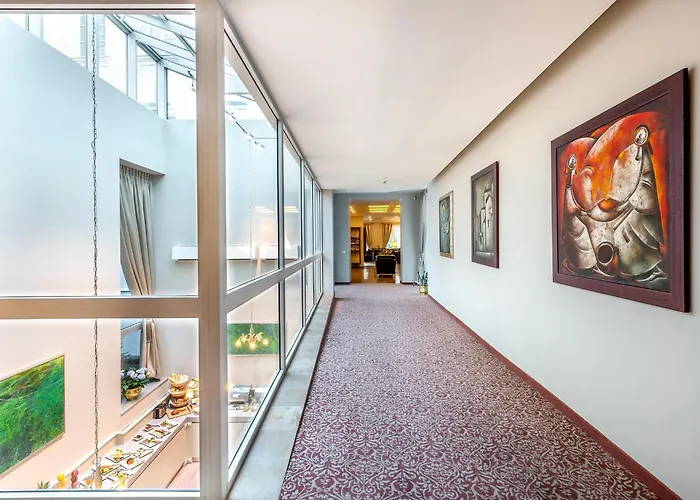 Ratonda Centrum Hotel 4*