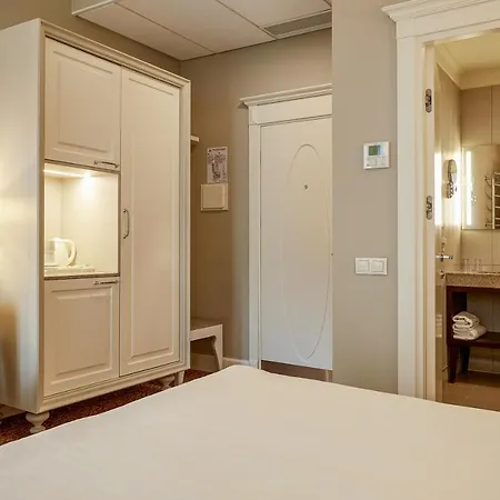 Hotel Ratonda Centrum 4*