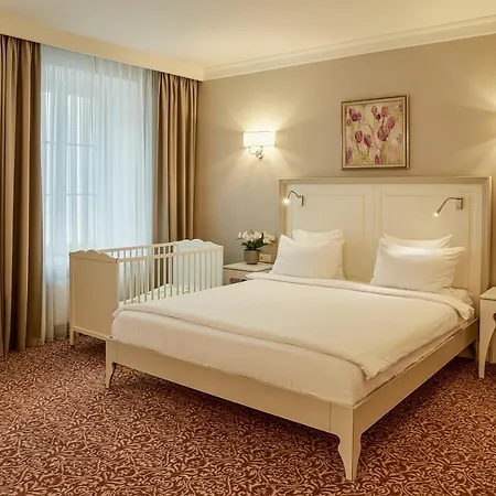 מלון Ratonda Centrum 4*