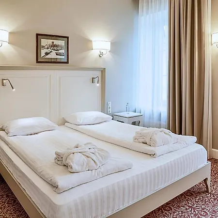 מלון Ratonda Centrum 4*