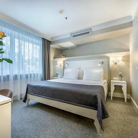 Ratonda Centrum מלון 4*