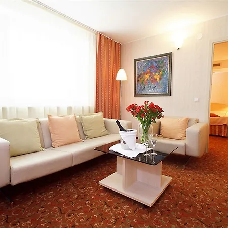מלון Ratonda Centrum 4*