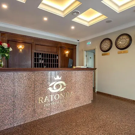 Ratonda Centrum מלון 4*
