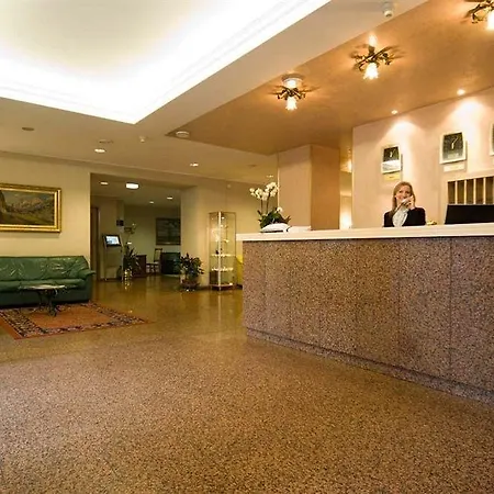 Ratonda Centrum 4*