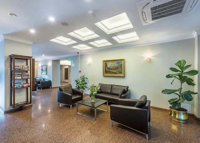 Hotel Ratonda Centrum 4*